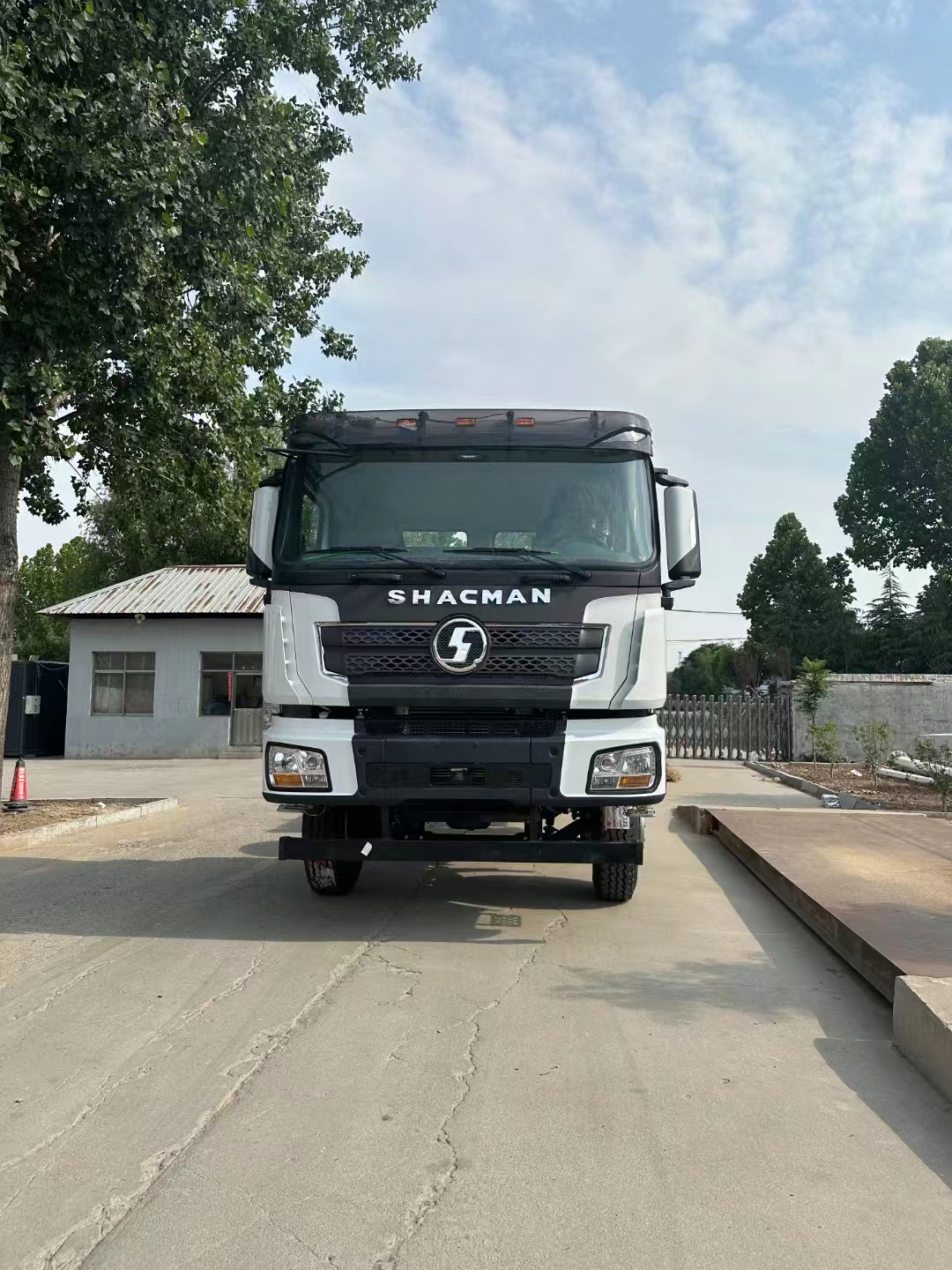 Export New Cars ad Domus Shaanxi Automobile Delonghi X3000-8X4 National V, Steel pontem, manual Transmissus, magna arca potest esse customized, maxime 🔥 exemplar in Central Asia et Russia